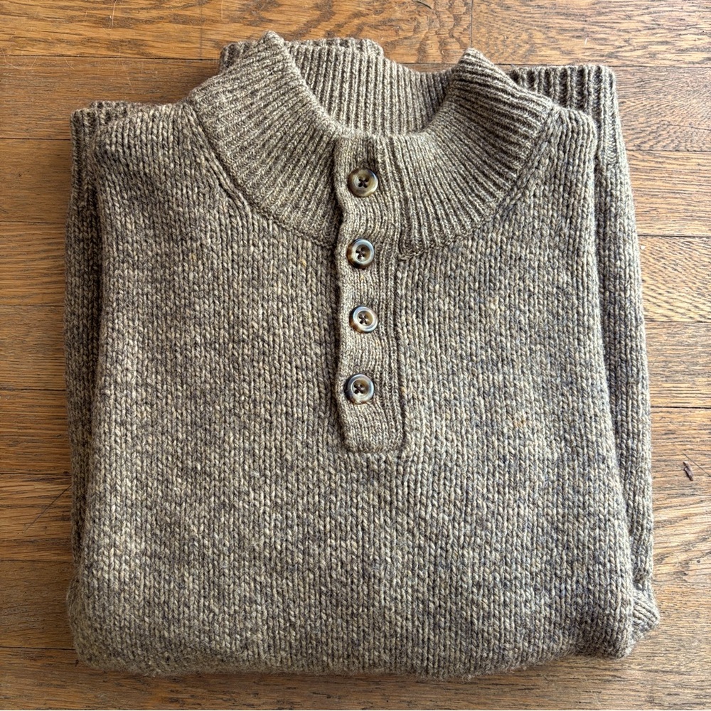 L.L. Bean Men's Gray and  Tan 3 Button Mock Neck 100% Lamb’s Wool Sweater XL